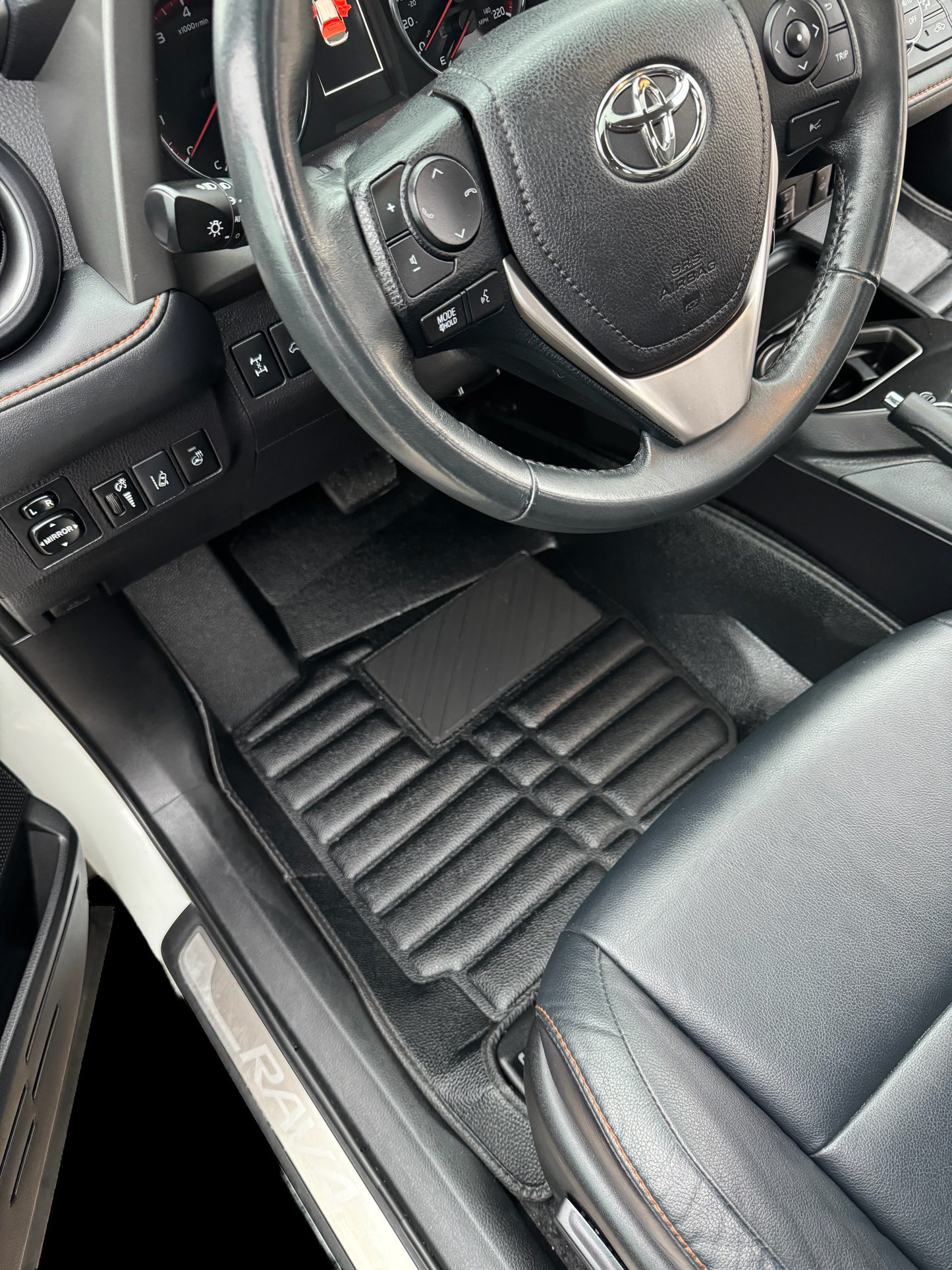 Toyota Rav4 Non Hybrid (2013-2018) 3D FULL COVERAGE FLOOR MATS
